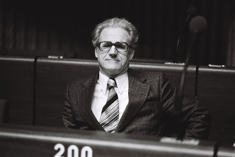 Fotografie 13: The delegue Jean LAURAIN during a session in Strasbourg in June 1978.