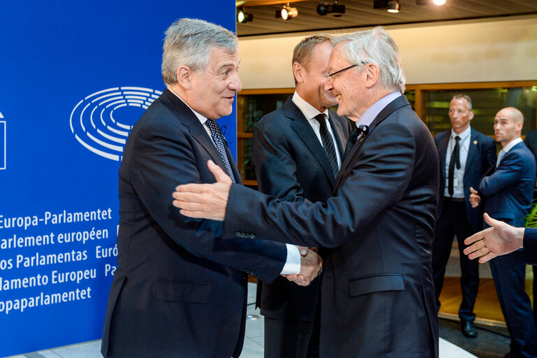 European Ceremony of Honour for Dr. Helmut KOHL - Greeting between Antonio TAJANI, EP President, on the left, and Wolfgang SCHÜSSEL, former Austrian Federal Chancellor, in the presence of Donald TUSK, President of the European Council, in the centre