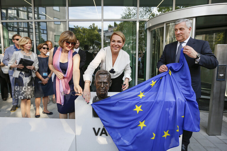 Foto 13: Inauguration of the Havel building by Antonio TAJANI - EP President and Dagmar HAVLOVA, wife of former Czech President Vaclav HAVEL