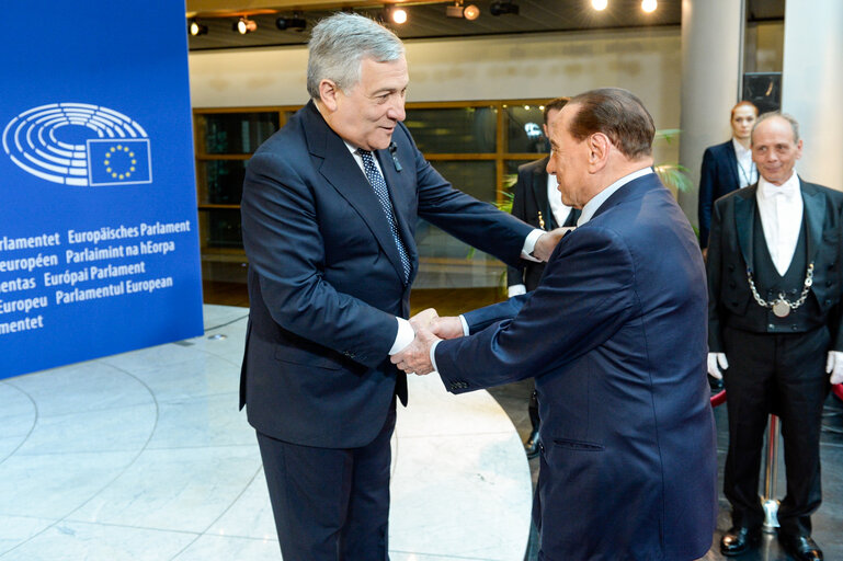 Suriet 45: European Ceremony of Honour for Dr. Helmut KOHL - Handshake between Silvio BERLUSCONI, former Italian Prime Minister, on the right, and Antonio TAJANI, EP President