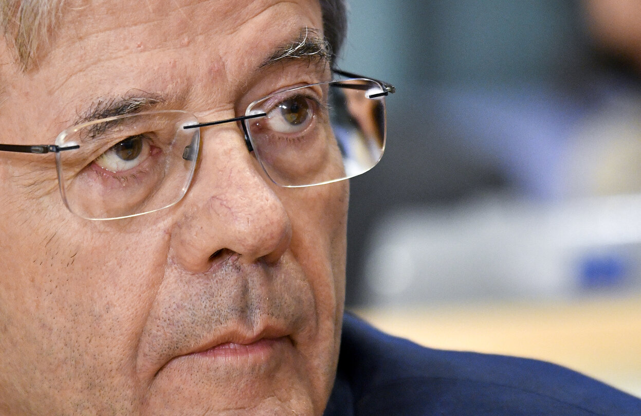 Hearing of Paolo GENTILONI, Commissioner-designate, Economy- Arrival