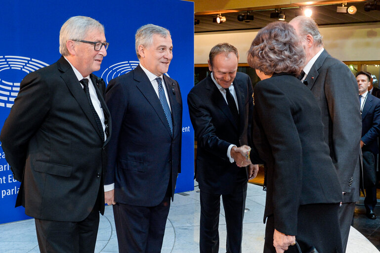 Suriet 24: European Ceremony of Honour for Dr. Helmut KOHL - Jean-Claude JUNCKER, President of the EC, Antonio TAJANI, EP President, Donald TUSK, former President of the Council, Sofía, Queen of Spain, and  Juan Carlos, King of Spain (from left to right)