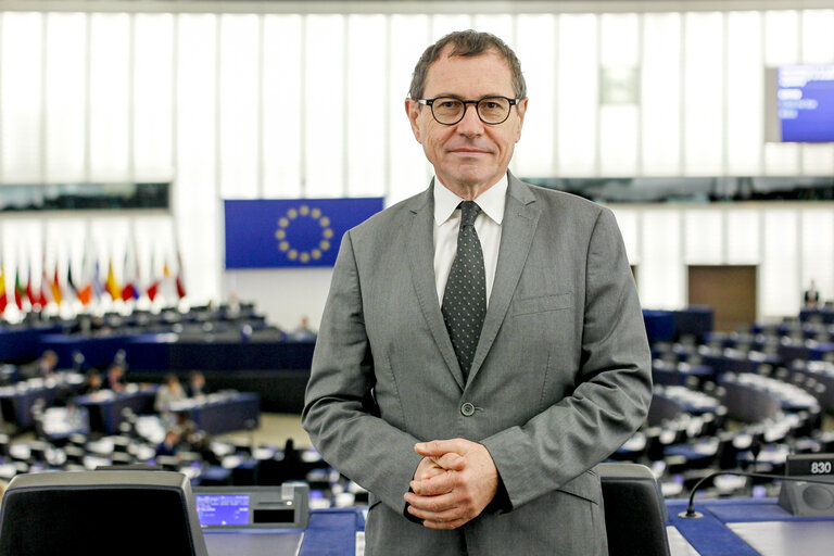 Robert ROCHEFORT in Plenary session week 44 2015 in Strasbourg