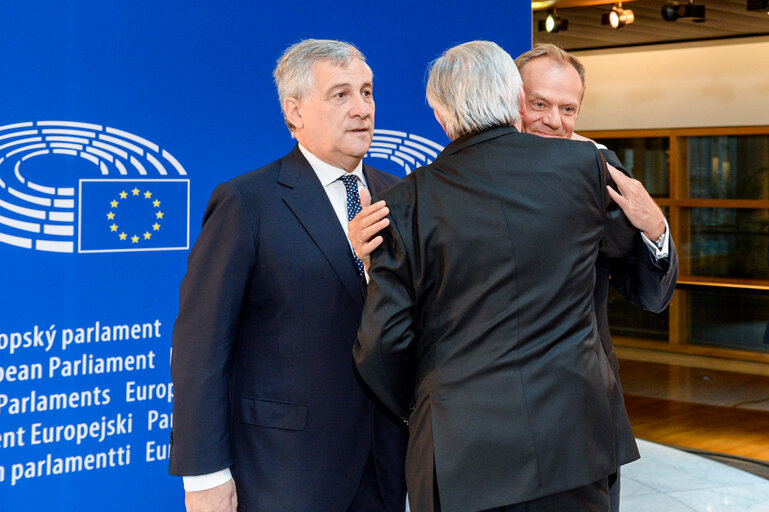 Suriet 20: European Ceremony of Honour for Dr. Helmut KOHL - Antonio TAJANI, EP President, on the left, and Donald TUSK, President of the European Council, on the right