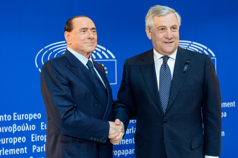 Suriet 44: European Ceremony of Honour for Dr. Helmut KOHL - Handshake between Silvio BERLUSCONI, former Italian Prime Minister, on the left, and Antonio TAJANI, EP President