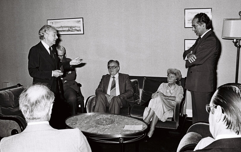 Fotografie 1: Plenary session in Strasbourg in  June 1978. EP President meets with a visitor