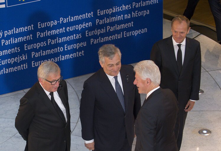 Fotagrafa 14: European Ceremony of Honour for Dr. Helmut KOHL - Jean-Claude JUNCKER, President of the EC, Antonio TAJANI, EP President, Bill CLINTON, former President of the United States, and Donald TUSK, President of the European Council (from left to right)