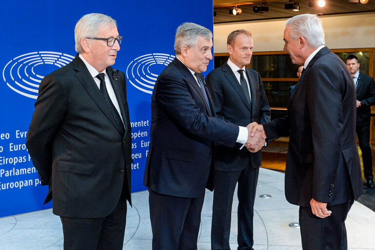 Suriet 1: European Ceremony of Honour for Dr. Helmut KOHL - Jean-Claude JUNCKER, President of the EC, Antonio TAJANI, EP President, and Donald TUSK, President of the European Council (faced, from left to right)