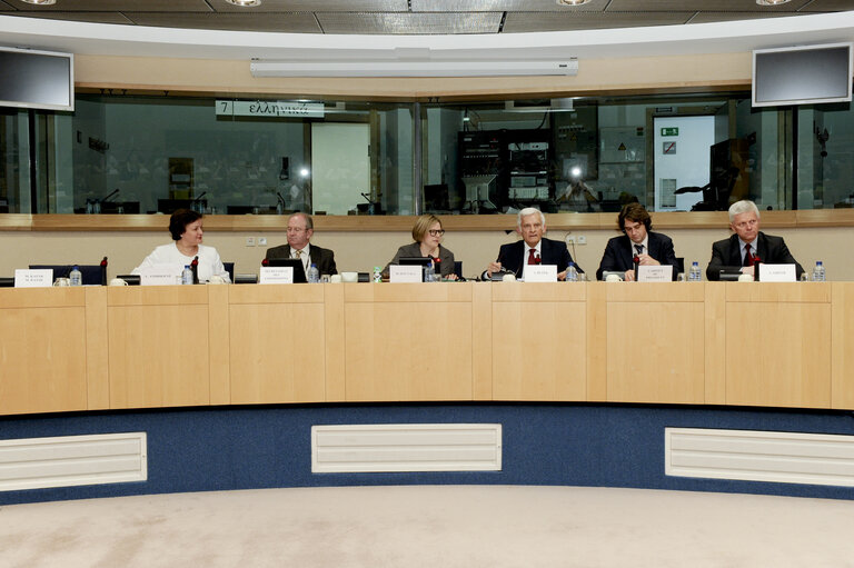 Photo 16: Exchange of views within the Human Rights Subcommittee