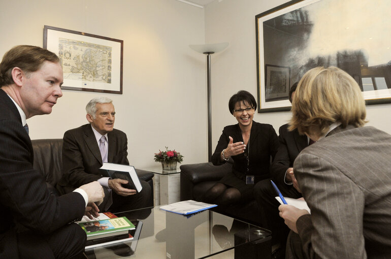 Fotografia 2: EP President meets with President of the European Esperanto Union.