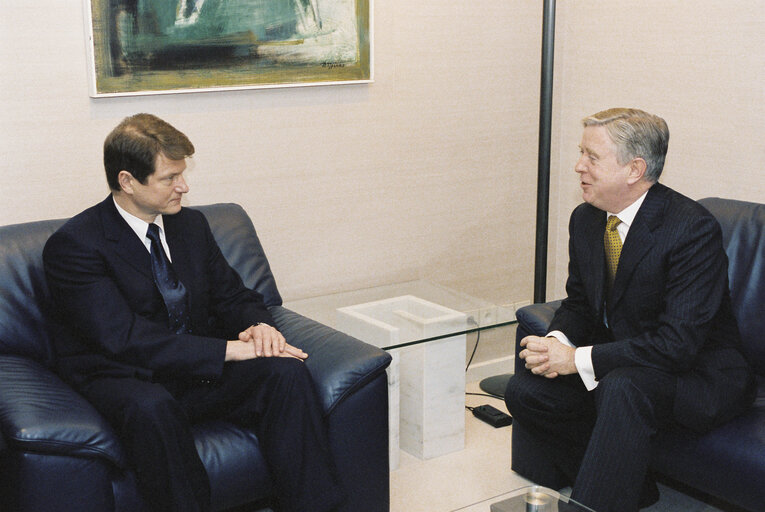 Zdjęcie 3: Pat COX - EP President meets with Rolandas PAKSAS, President of Lithuania