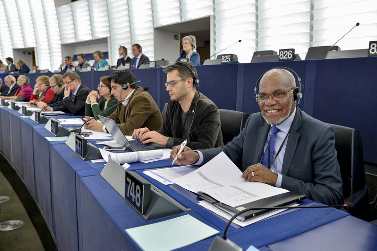 Fotogrāfija 5: Maurice PONGA MEP voting in plenary session Week 50 2017 in Strasbourg