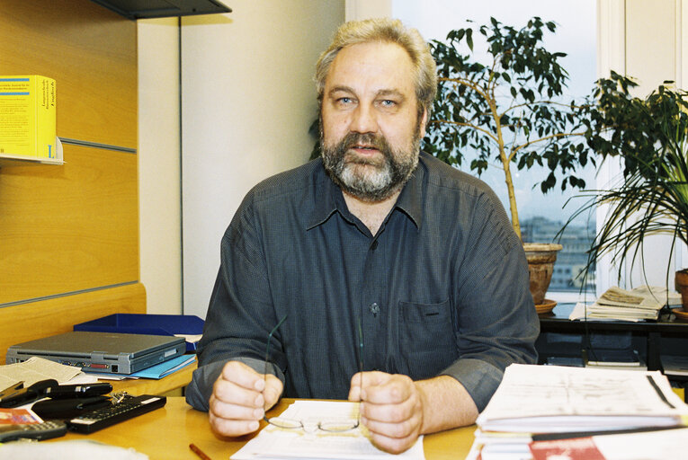 Foto 3: MEP Bernhard RAPKAY at the European Parliament