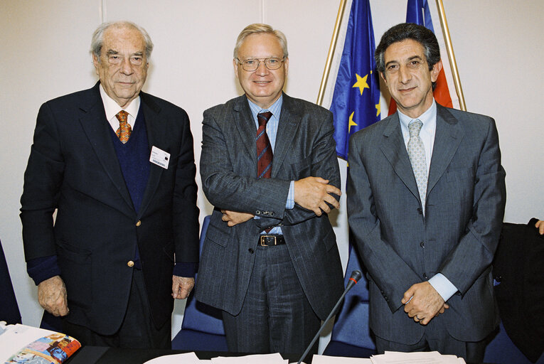 Fotografi 8: Visit of Gabriel VALDES, former Chilean Foreign Minister