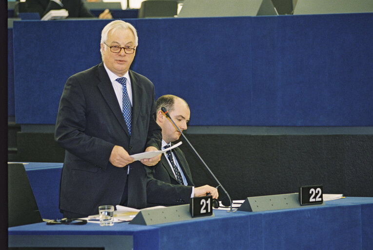 Commissioner Chris PATTEN in Plenary Session in Strasbourg in March 2003