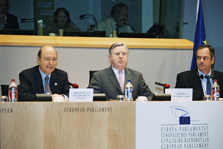 Foto 7: Press Conference of Pat COX - EP President and Costas SIMITIS, European Council President-in-Office