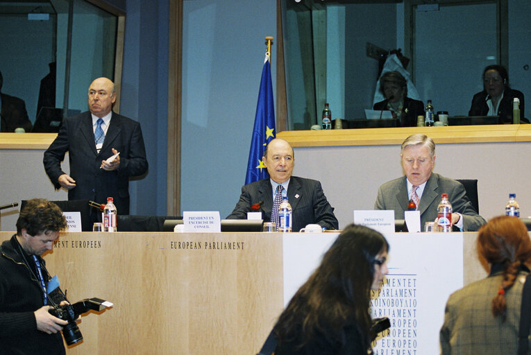 Foto 8: Press Conference of Pat COX - EP President and Costas SIMITIS, European Council President-in-Office