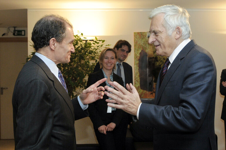 Fotografia 4: Jerzy Buzek, EP President meets with Daniel Fried US Special Envoy for Guantanamo Closure and Mr Michael Posner, US Assistant Secretary of State for Human Rights