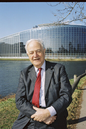 Foto 2: MEP John PURVIS at the European Parliament in Strasbourg