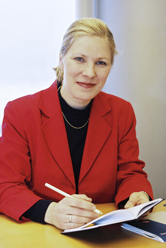 Foto 14: Portrait of MEP Marjo MATIKAINEN-KALLSTROM at the European Parliament in Brussels