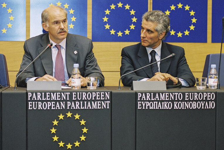 Fotografija 15: Press Conference of Georgios PAPANDREOU, Foreign Minister of Greece at the European Parliament in Strasbourg