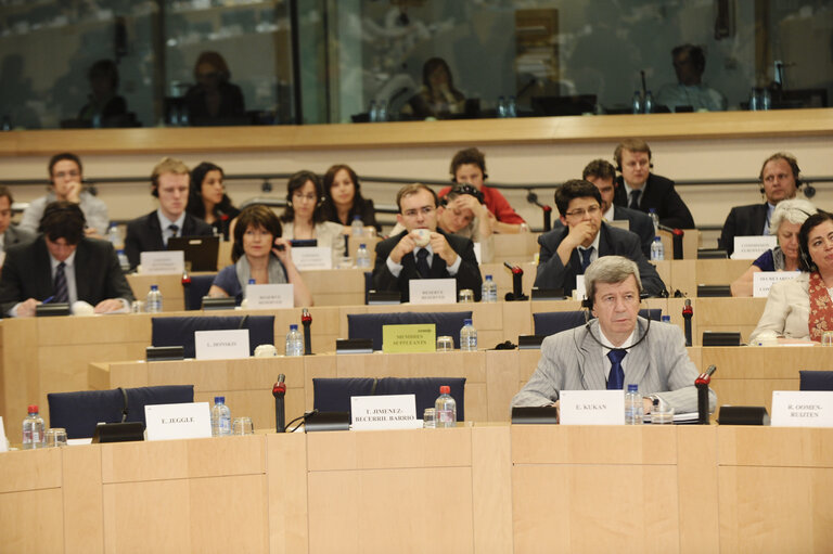 Photo 9: Exchange of views within the Human Rights Subcommittee