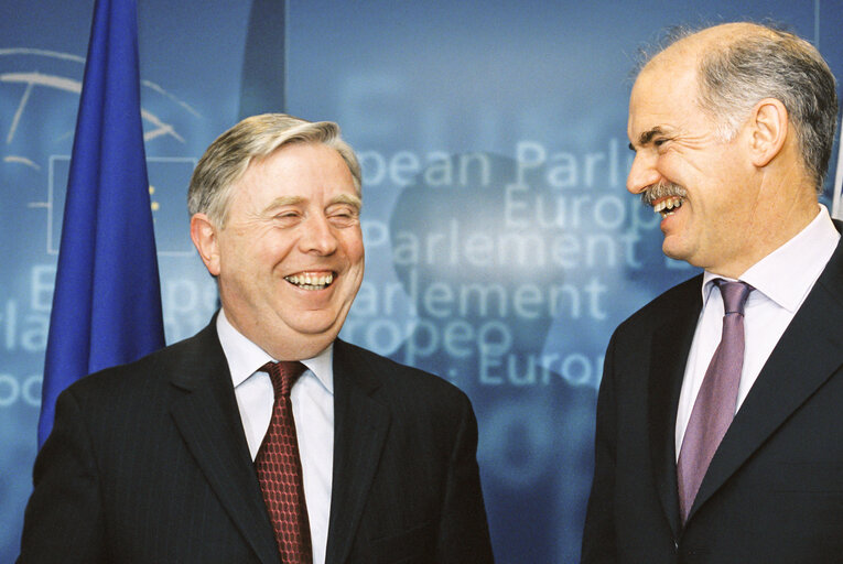 Fotografija 12: Pat COX - EP President meets with Georgios PAPANDREOU, Minister for Foreign affairs of Greece