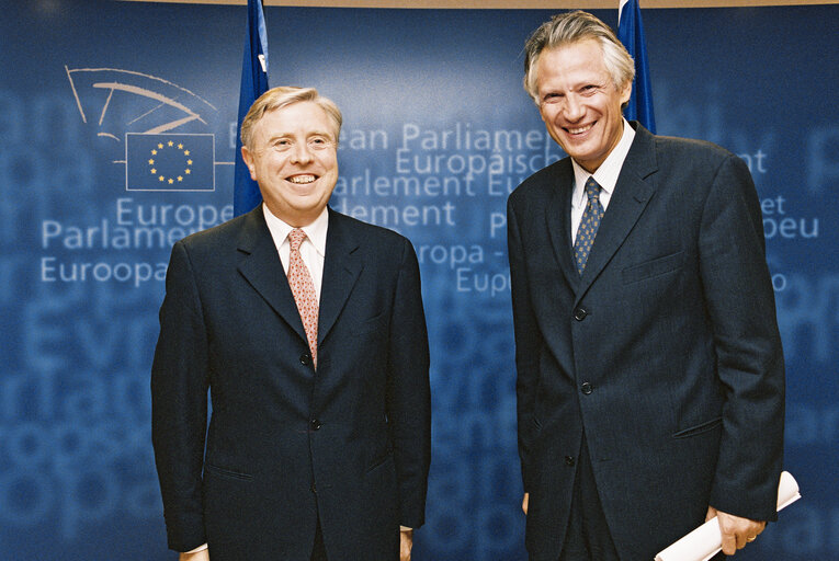 Nuotrauka 2: Pat COX EP President meets with Dominique DE VILLEPIN, French Foreign Minister and representative of France to the Convention