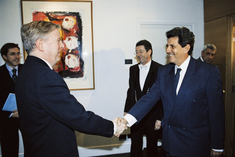 Foto 14: Pat COX - EP President meets with Sakharov Prize 2002, Oswaldo Jose Paya SARDINAS