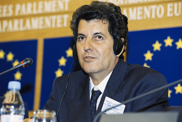 Foto 17: Press Conference of EP President and Sakharov Prize 2002, Oswaldo Jose Paya SARDINAS