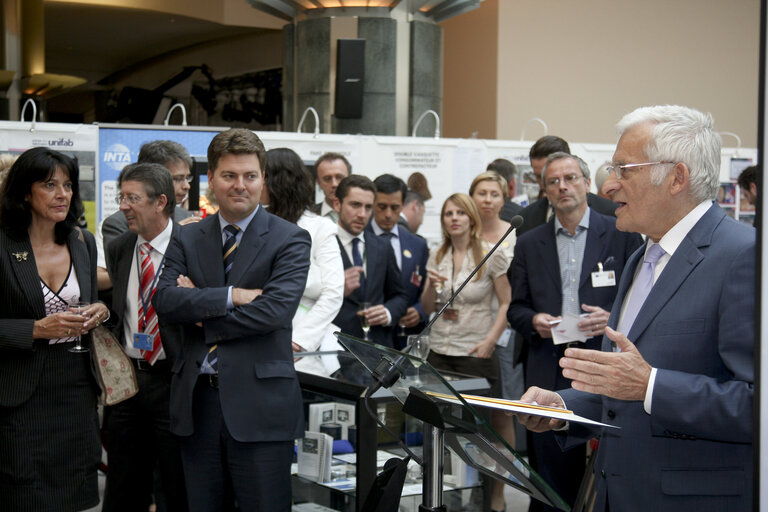 Foto 24: Award ceremony for children in relation to the forum for combating contraband, counterfeiting and organised crime