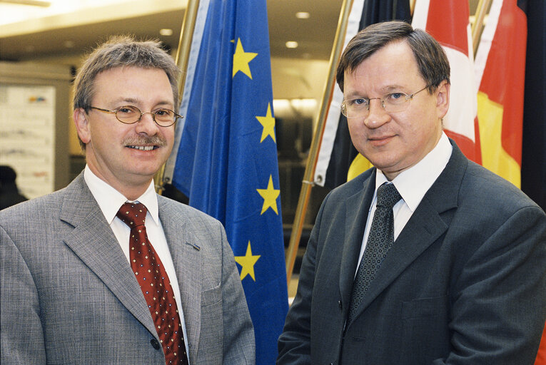 Fotografia 1: MEP Michael GAHLER with guest