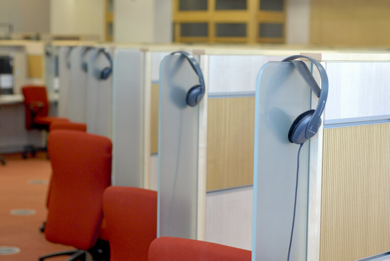 Fotogrāfija 47: Headphones in the Press Room of the EP.