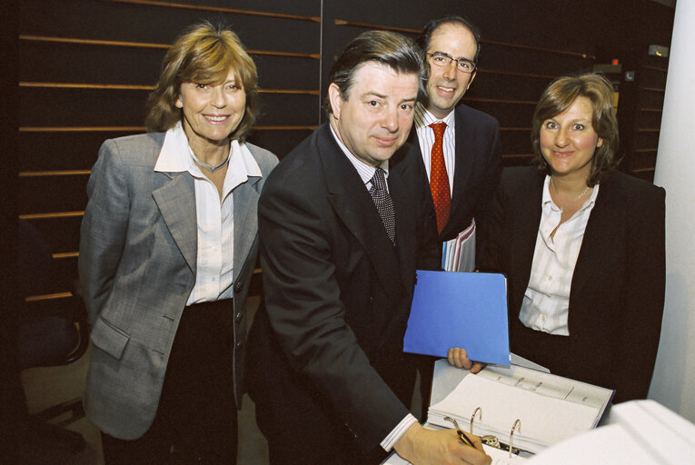 Fotogrāfija 17: MEPs Janelly FOURTOU, Toine MANDERS, Marcelino OREJA and Arlene McCARTHY at the European Parliament in Brussels