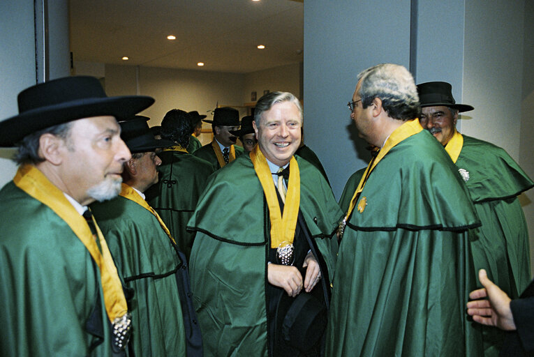 Photo 22: EP President is honored by the Confraria do Vinho Verde