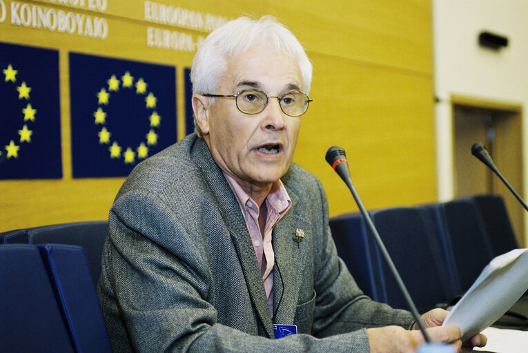 Fotó 5: Press conference of MEP Koldo GOROSTIAGA ATXALANDABASO on the draft European Constitution, the nations without a state and Basque country