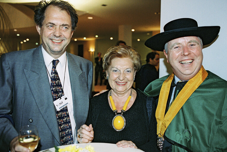 Photo 34: EP President is honored by the Confraria do Vinho Verde