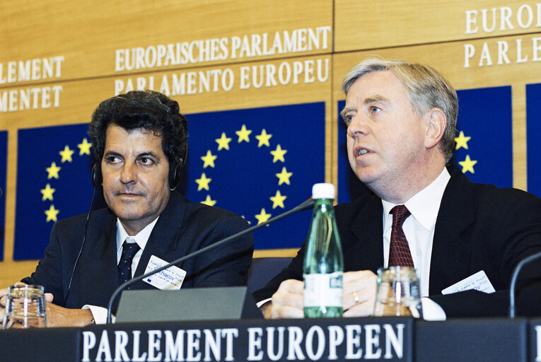 Foto 20: Press Conference of Pat COX - EP President and Sakharov Prize 2002, Oswaldo Jose Paya SARDINAS