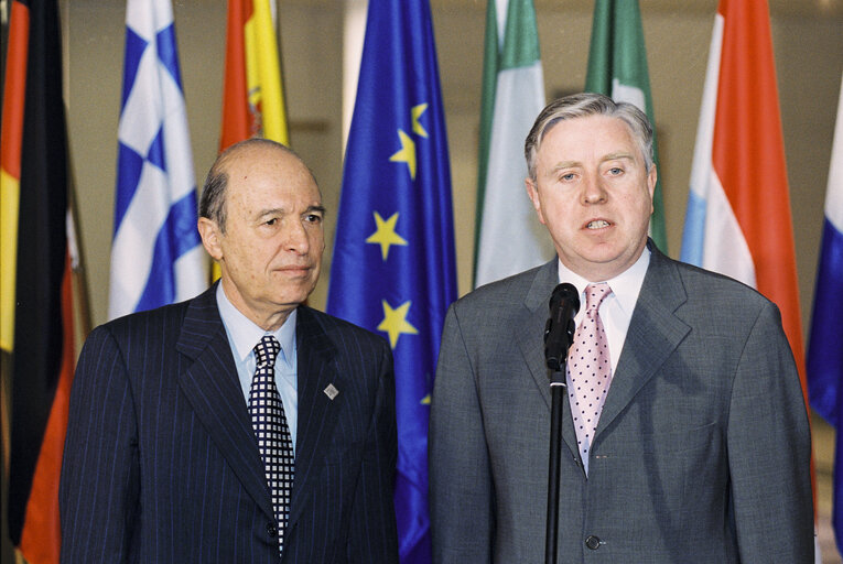 Foto 4: Pat COX - EP President meets with Costas SIMITIS, European Council President-in-Office