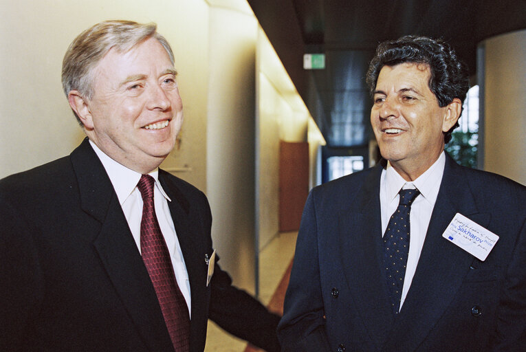 Foto 15: Pat COX - EP President meets with Sakharov Prize 2002, Oswaldo Jose Paya SARDINAS