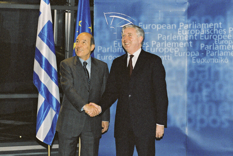 Fotografija 5: Pat COX - EP President meets with Konstant??nos SIMITIS, Prime Minister of Greece