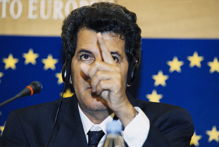 Foto 18: Press Conference of EP President and Sakharov Prize 2002, Oswaldo Jose Paya SARDINAS