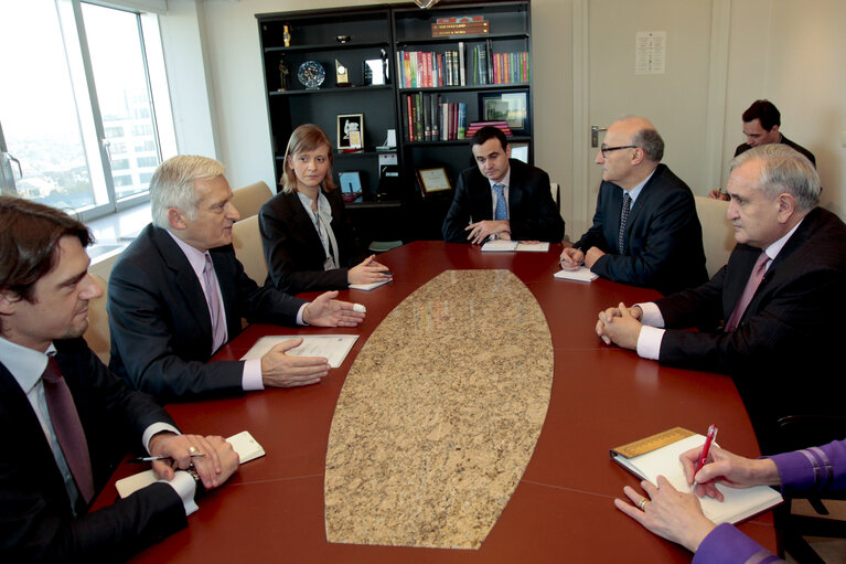 Fotagrafa 1: Jerzy Buzek, EP President meets with Mr Jean-Pierre Raffarin, former Prime Minister of France