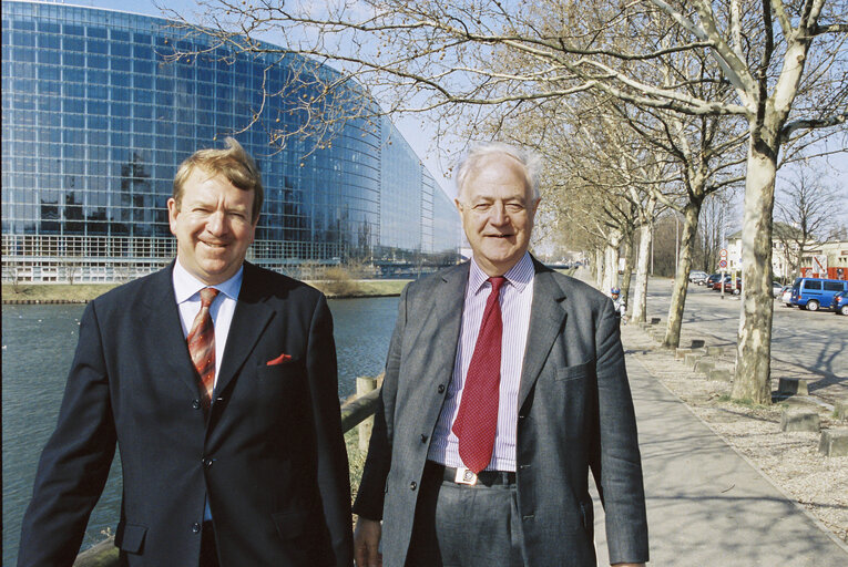 Foto 5: MEPs Struan STEVENSON and John PURVIS at the European Parliament in Strasbourg