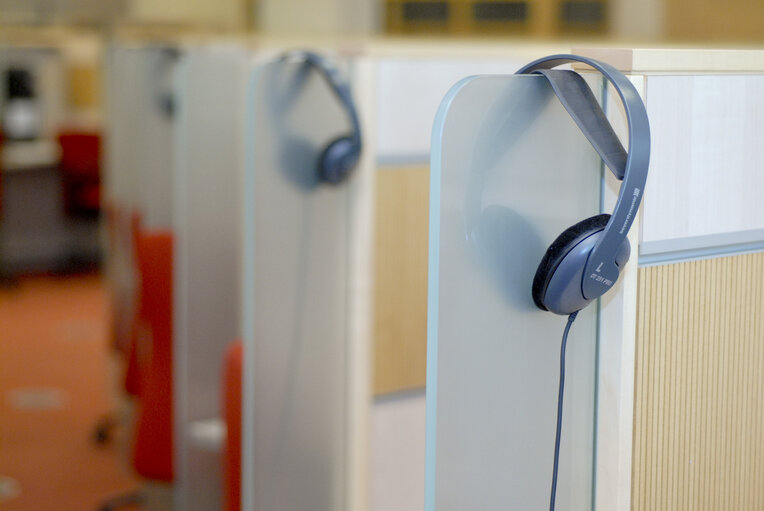 Fotogrāfija 46: Headphones in the Press Room of the EP.