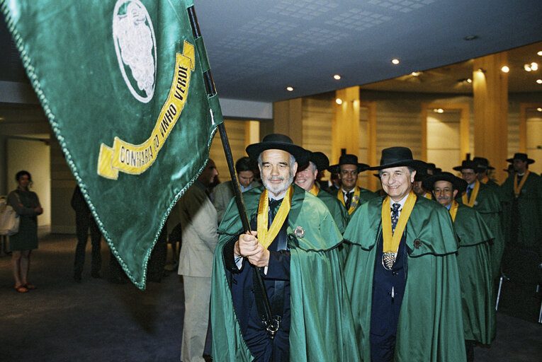 Photo 37: EP President is honored by the Confraria do Vinho Verde