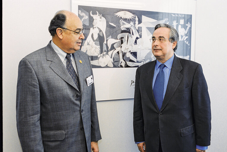 MEP Alonso Jose PUERTA and guest at the European Parliament in Brussels