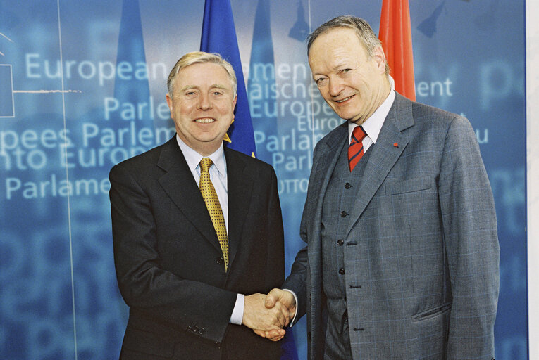 Zdjęcie 13: Pat COX EP President meets with Andreas KHOL, Austrian Politician