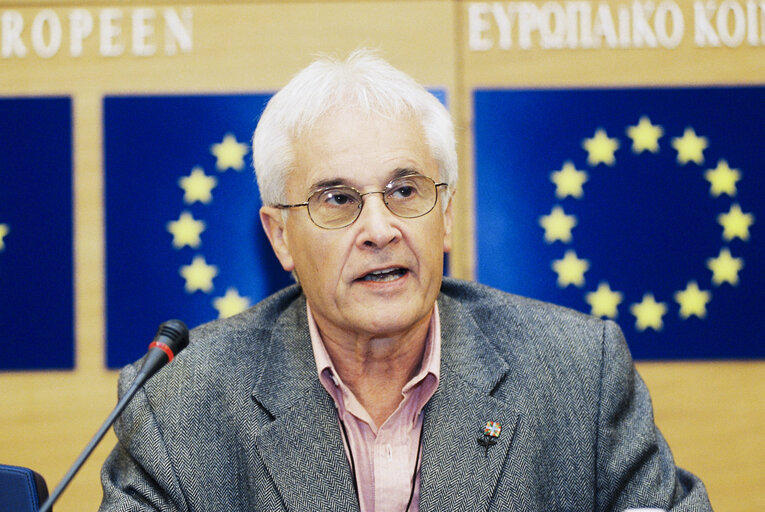 Fotó 6: Press conference of MEP Koldo GOROSTIAGA ATXALANDABASO on the draft European Constitution, the nations without a state and Basque country