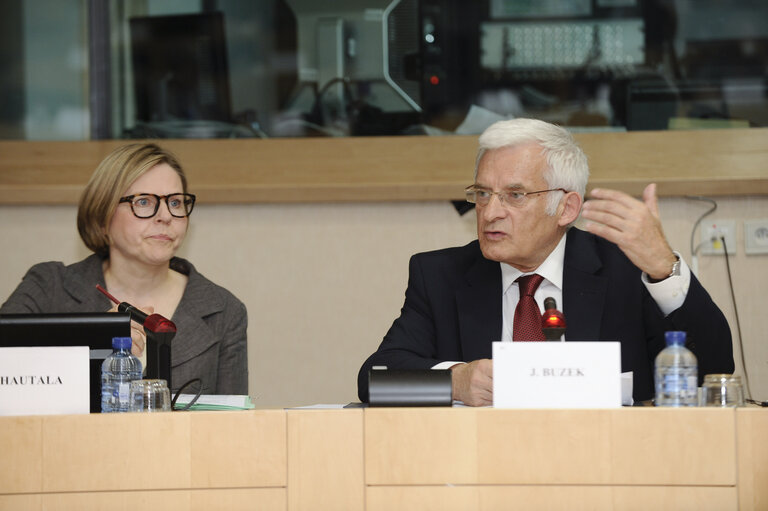 Photo 11: Exchange of views within the Human Rights Subcommittee